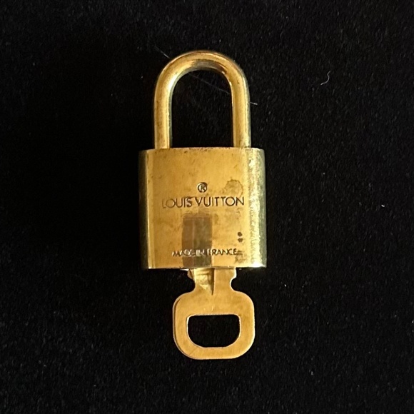 Louis Vuitton Lock and Key #320 - Picture 2 of 9